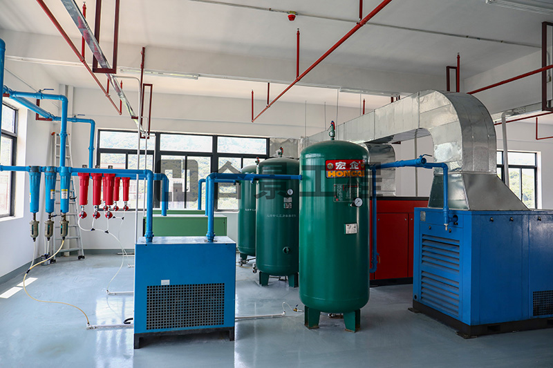 東莞盈灃科技有限公司工程緊鑼密鼓施工中，為迎接竣工全力奮戰！